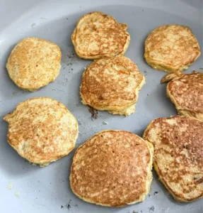 3-Ingredient banana pancakes for baby-led weaning