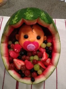 Magnificent fruit creations for parties featuring vibrant arrangements and delicious details.