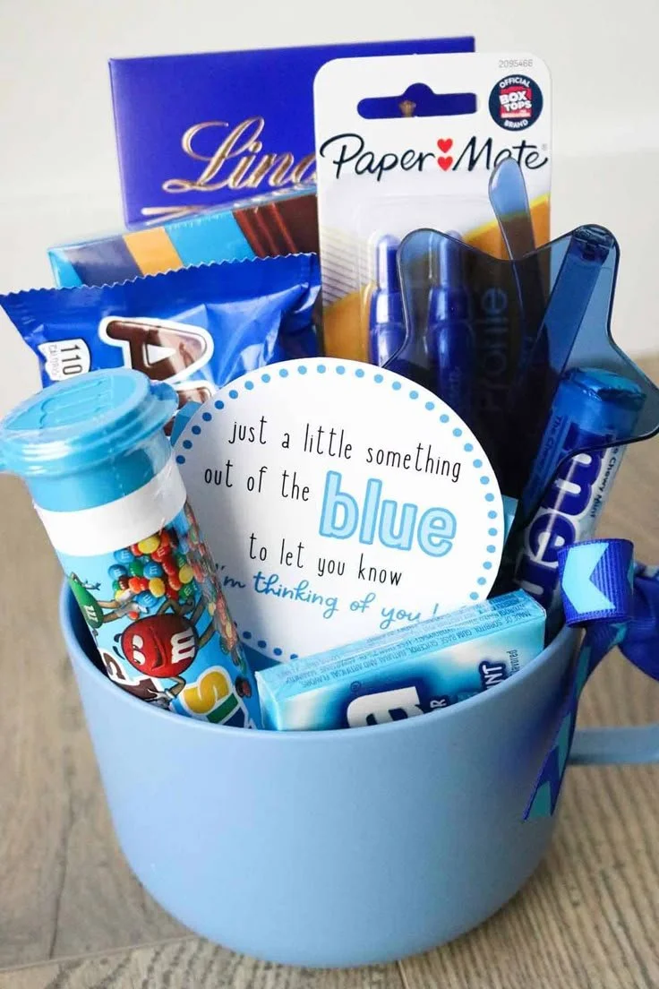 DIY Blue Gift Basket Ideas–and Free Printable Gift Tags!