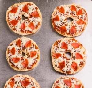 Easy pizza bagels recipe for busy moms and happy kids